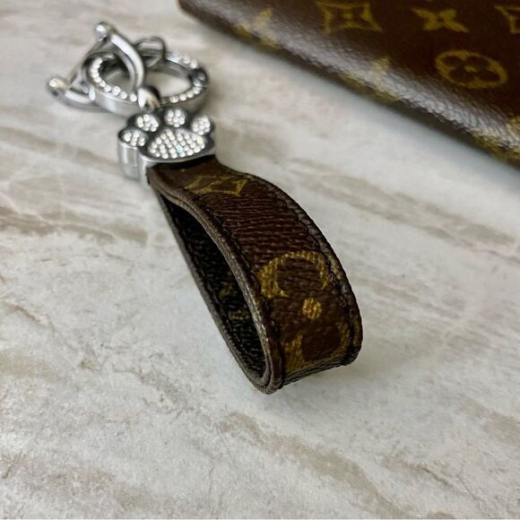 MONOGRAM CANVAS SILVERTONE KEYCHAIN S1 - Picture 9 of 10
